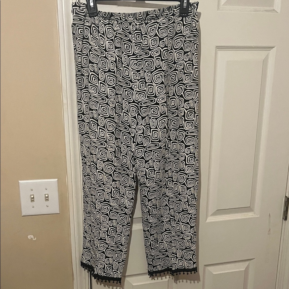 Black and White Swirl Pattern Pants
